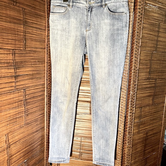 💜Michael Kors EUC Faded Light Blue Jeans Size 8 - Picture 4 of 10